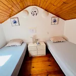 White House Hostel *
