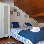 White House Hostel *