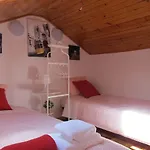 White House Hostel *