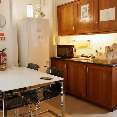 Hostel White House *