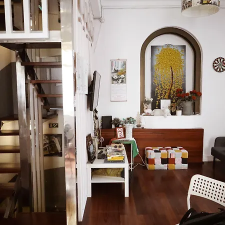 White House Hostel