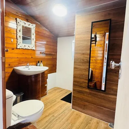 Hostel White House *