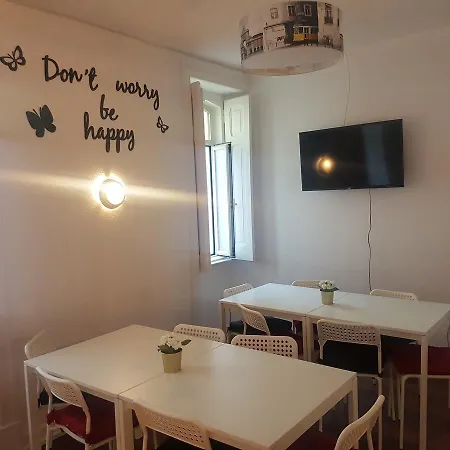 Hostel White House *
