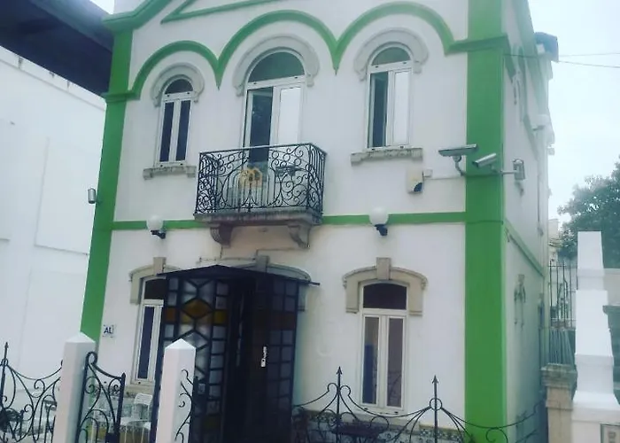 بيت شباب White House