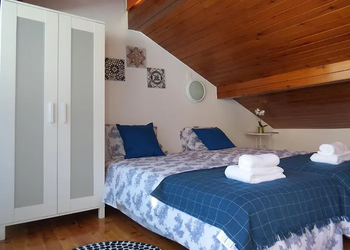 White House Hostel *