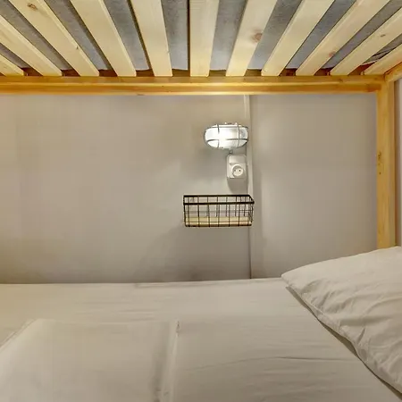 Hostel White House *