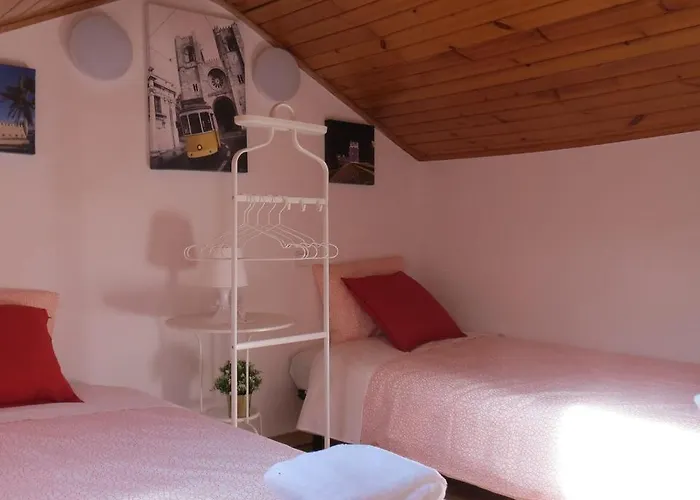 White House Hostel *