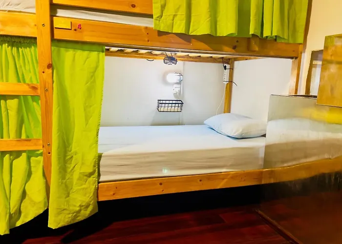 Hostel White House *