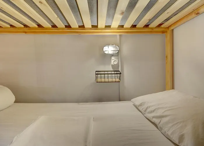 Hostel White House *