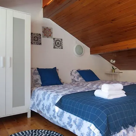 White House Hostal *