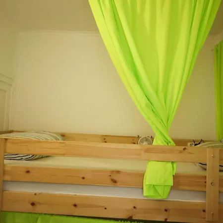 White House Vandrarhem *